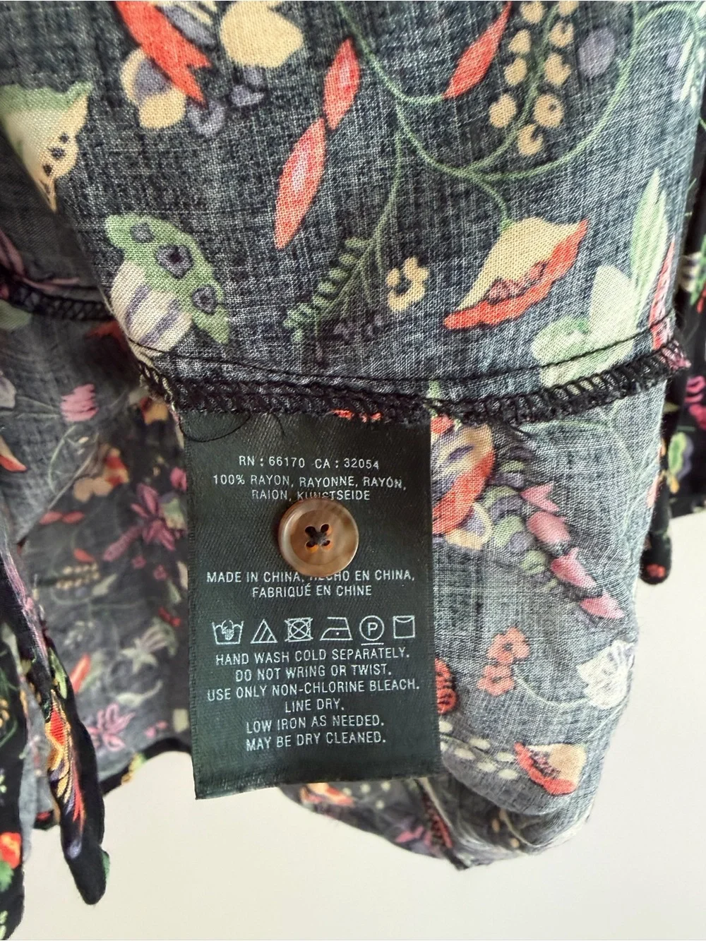 21 of 52 Anthropologie Black Floral Tie Neck Blouse Size 12 - Picture 6 of 6